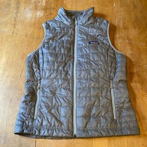 Women’s gray Patagonia nano puff vest medium like new primaloft vegan